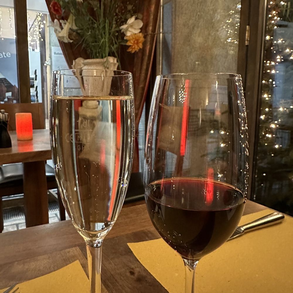 Restaurant Rossini - Moscato and Pinot noir - Hotels & Travel Near Me - Luzern, LU Restaurant Rossini - Moscato and Pinot noir - Hotels & Travel Near Me - Luzern, LU