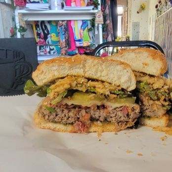 Artessence - GIACOMETTI BURGER INSIDE - Coffee & Tea Near Me - Jacksonville, Florida