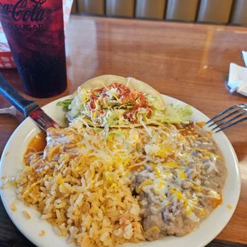La Paz Restaurant - Taco and enchilada lunch plate - Mexican Near Me - El Segundo, California La Paz Restaurant - Taco and enchilada lunch plate - Mexican Near Me - El Segundo, California