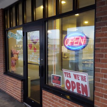 Emerald's Eatery - Main Entrance - Breakfast & Brunch Near Me - South Windsor, Connecticut