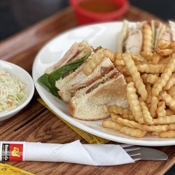 Benny&Co. - Chicken Club w/Fries and Coleslaw