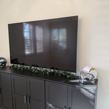 Tv Mounting plug - 70 inch TV mount - TV Mounting Near Me