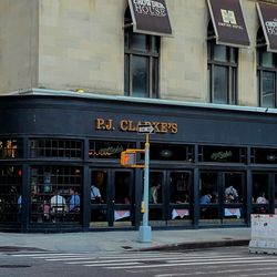 P.J. Clarke's - Storefront (06/18/24). @PJClarkes #UpperWestSide #LincolnCenter #NewYorkCity