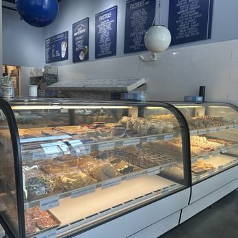 Mike's Pastry - Bakeries Near Me - Somerville, Massachusetts