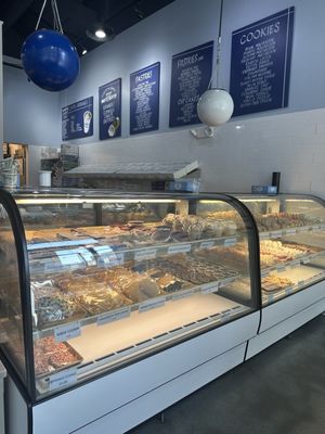 Mike's Pastry - Assembly Row by null