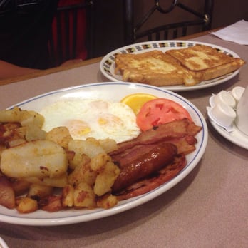 Gingerman Restaurant - breakfast with peameal bacon , and French toast - Canadian (New) Near Me - Toronto, Ontario