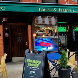 Louise & Jerrys - Storefront (09/17/26). @LouiseAndJerrysTavern @HobokenNJ #Bars #Pubs @ShopSmall