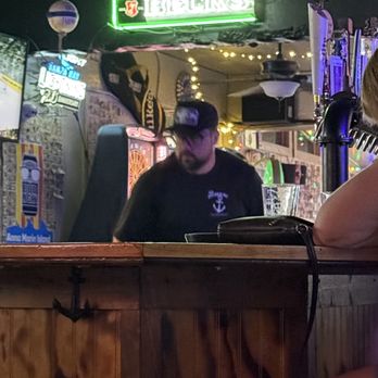 Anchor Inn - Always my favorite bar.... When Brad is here. Grumpy, fun governor working tonight. Eew - Bars Near Me - Holmes Beach, Florida