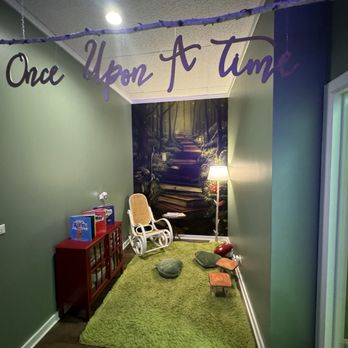 Kiddiewinks - Reading corner - Kids Activities Near Me - Barrington, Illinois Kiddiewinks - Reading corner - Kids Activities Near Me - Barrington, Illinois