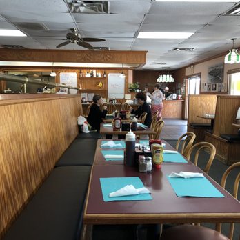 Cafe in Paradise - people sitting at tables in a restaurant - Breakfast & Brunch Near Me - Sebastian, Florida