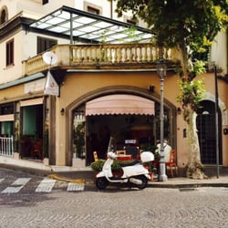 Divina Sorrento - Ristorante Divina Sorrento on Piazza San Antonino in Sorrento