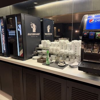 Salón VIP Pacific - Drinks - Airport Lounges Near Me - Santiago, RM