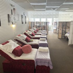 HB Relaxation - Massage shop display