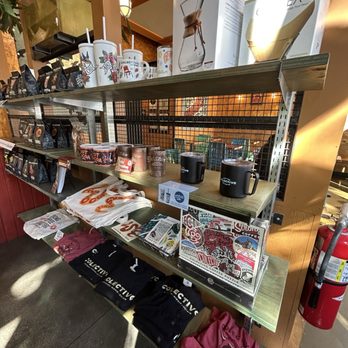 Colectivo Coffee Logan Square - Coffee & Tea Near Me - Chicago, Illinois