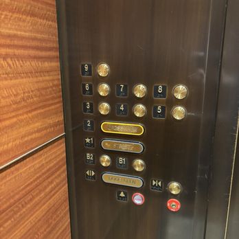 Houston Methodist Hospital - Elevator from parking garage for Scurlock Tower - Hospitals Near Me - Houston, Texas Houston Methodist Hospital - Elevator from parking garage for Scurlock Tower - Hospitals Near Me - Houston, Texas