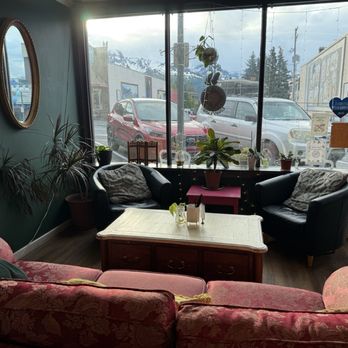 Rowdy Radish - Interior - Breakfast & Brunch Near Me - Seward, Alaska