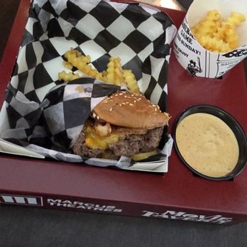 Marcus South Pointe Cinema - A delicious burger. We'll half of it. Was asked it cut in 2 - Cinema Near Me - Lincoln, Nebraska Marcus South Pointe Cinema - A delicious burger. We'll half of it. Was asked it cut in 2 - Cinema Near Me - Lincoln, Nebraska