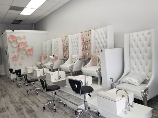 DOLLED UP NAIL AND BEAUTY BAR 52 Photos 44 Reviews 11840 Foothill Blvd Los Angeles 