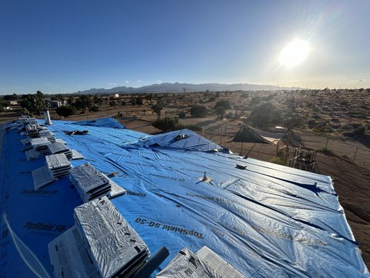 Defender Roofing  Logo