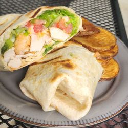Mi Vida Café & Burger - Grilled chicken wrap with potatoes