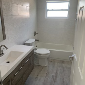 MH CABINETS - a bathroom with a sink, toilet, and bathtub - General Contractors Near Me - Palm Bay, Florida MH CABINETS - a bathroom with a sink, toilet, and bathtub - General Contractors Near Me - Palm Bay, Florida