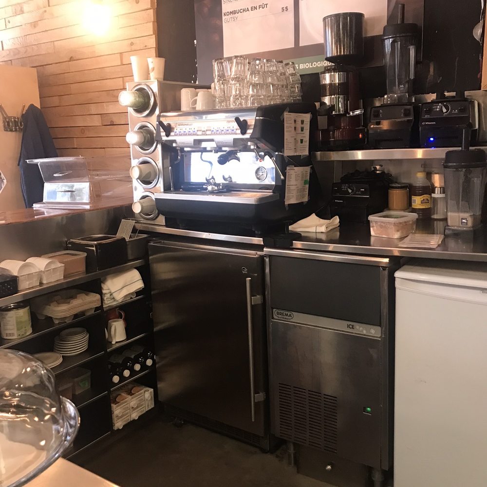 Chez Robin - a coffee shop with stainless steel appliances - Organic Stores Near Me - Verdun, Quebec