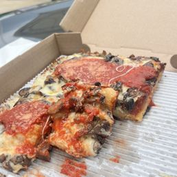 Maryland Fried Mushroom Pizza