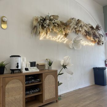 Molly Jasmine Tea Shoppe - Lovely decor - Juice Bars & Smoothies Near Me - Davis, California Molly Jasmine Tea Shoppe - Lovely decor - Juice Bars & Smoothies Near Me - Davis, California