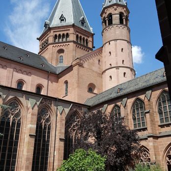 Hoher Dom St. Martin - Mainzer Dom Sankt Martin. A 1,000 year old cathedral in Mainz, Germany - Landmarks & Historical Buildings Near Me - Mainz, RP Hoher Dom St. Martin - Mainzer Dom Sankt Martin. A 1,000 year old cathedral in Mainz, Germany - Landmarks & Historical Buildings Near Me - Mainz, RP