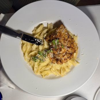Mia Bella Restaurant - Gluten free fettuccine Alfredo with chicken - Mediterranean Near Me - Cleveland, Ohio Mia Bella Restaurant - Gluten free fettuccine Alfredo with chicken - Mediterranean Near Me - Cleveland, Ohio
