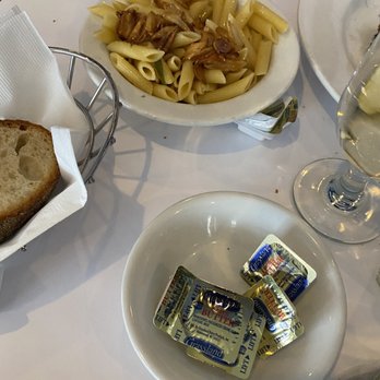Gianna's - Table - Italian Near Me - Yonkers, New York