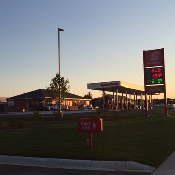 Speedway - a gas station with a gas station sign in the foreground - Gas Stations Near Me - Lansing, Michigan