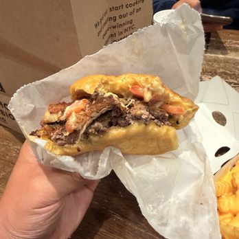 Shake Shack Downtown Indianapolis - Yummy yummy Shroom Burger - Burgers Near Me - Indianapolis, Indiana Shake Shack Downtown Indianapolis - Yummy yummy Shroom Burger - Burgers Near Me - Indianapolis, Indiana