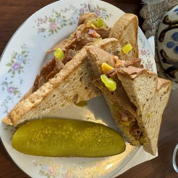 Curiosi-Tea House - Winona - Vegan sandwich - Vegan Near Me - Winona, Minnesota Curiosi-Tea House - Winona - Vegan sandwich - Vegan Near Me - Winona, Minnesota