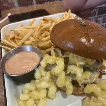 Biscuit & Hogs - Mac N Cheese Burger - New American Near Me - Meridian, Idaho
