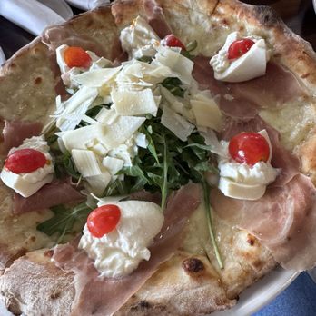 Lynora's Italian Kitchen - Prosciutto & barata pizza one of the best pizzas to exist - Pizza Near Me - West Palm Beach, Florida
