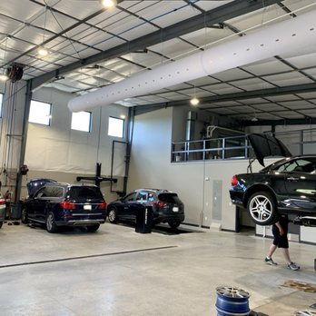 Thomas Tuning and Service - Busy day for our one-man-show. Three makes, four cars, one expert tech/owner. - Tires Near Me - Knoxville, Tennessee Thomas Tuning and Service - Busy day for our one-man-show. Three makes, four cars, one expert tech/owner. - Tires Near Me - Knoxville, Tennessee