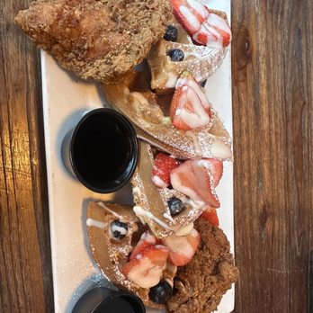 Kitchen 15 - CHICKEN & WAFFLE - Breakfast & Brunch Near Me - Sacramento, California Kitchen 15 - CHICKEN & WAFFLE - Breakfast & Brunch Near Me - Sacramento, California