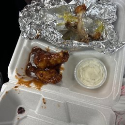 Burger and 4 Pieces Wings for 16 dollars and no fries #ripoff