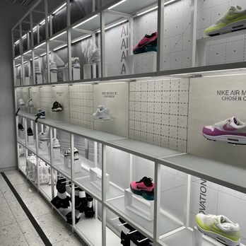 nike store 650 5th avenue