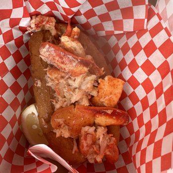 Fat Cheeks Hawaii - Buttered Lobster Roll - Sandwiches Near Me - Honolulu, Hawaii Fat Cheeks Hawaii - Buttered Lobster Roll - Sandwiches Near Me - Honolulu, Hawaii