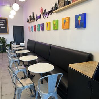 Sweet Suzan’s - Interior seating area. - Desserts Near Me - Cave Creek, Arizona Sweet Suzan’s - Interior seating area. - Desserts Near Me - Cave Creek, Arizona