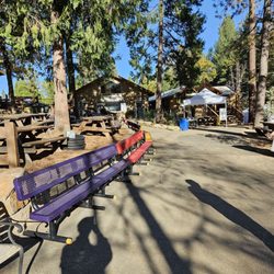 Apple Ridge Farms - Lots of nice pathways and seating