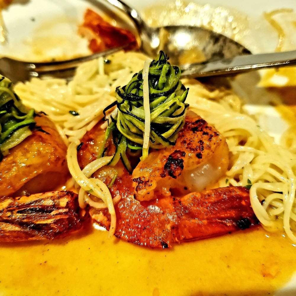 Le Crocodile Restaurant - Cevettes Grillées, Pâtes Cheveux d'Ange Veloute de Homard - French Near Me - Vancouver, British Columbia Le Crocodile Restaurant - Cevettes Grillées, Pâtes Cheveux d'Ange Veloute de Homard - French Near Me - Vancouver, British Columbia