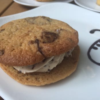 Mia's Bakery - Cookie + cannoli cream - Bakeries Near Me - Brooklyn, New York Mia's Bakery - Cookie + cannoli cream - Bakeries Near Me - Brooklyn, New York