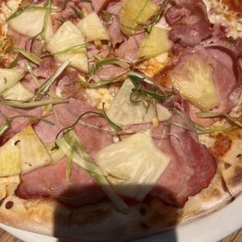 California Pizza Kitchen - Hawaiian pizza - pretty good - Pizza Near Me - Santa Clara, California