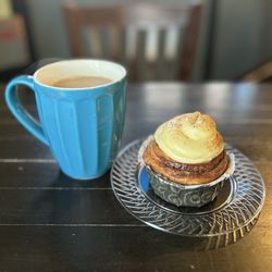 Frogg Coffee Bar & Creperie - Lavender latte and Cinnamon Roll