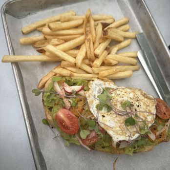 Caboose Commons - Avocado Toast - Breweries Near Me - Fairfax, Virginia