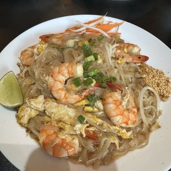 Mam’s Happy Thai Express - Shrimp pad Thai - Thai Near Me - Ashland, Oregon