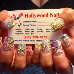 Hollywood Nails - Gel powder color with free style desgin by Vivian